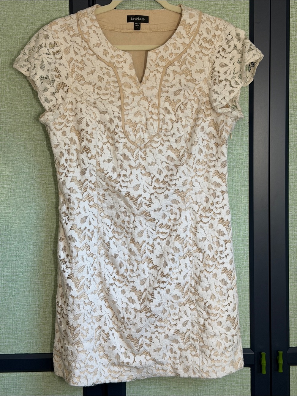 Vintage Y2K bebe Cream + Beige Lace Overlay Cap Sleeve Fitted Sheath Dress, Sz L